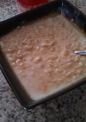 A picture of Peanut butter honey oatmeal.