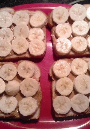 A picture of Peanut butter Bannana Sandwiches.