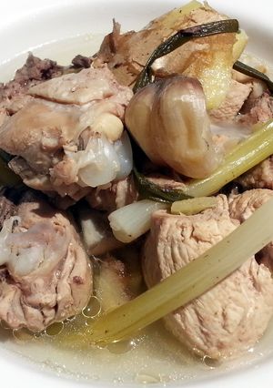 A picture of LG BASIC CHICKEN STOCK /SOUP(ASIAN STYLE ).