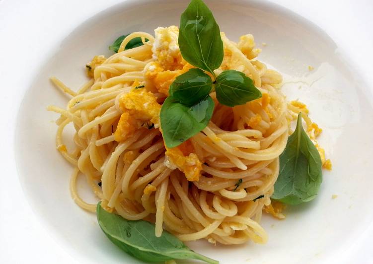 Spaghetti In Cheesy Basil Egg Sauce