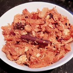 A picture of Kottu parotta chicken.