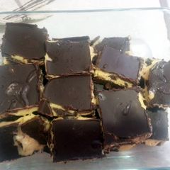 A picture of MINT CHOCOLATE NANAIMO BARS. NUT & DYE FREE.