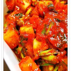 A picture of Kkakdugi (Cubed Radish Kimchi).