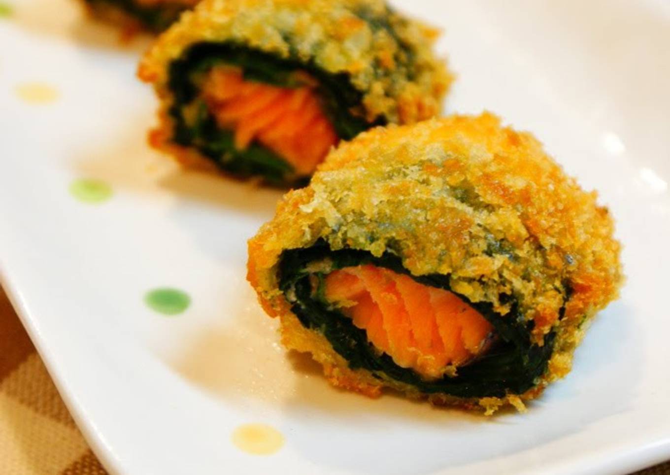 Cheese-Flavored Fried Salmon and Spinach