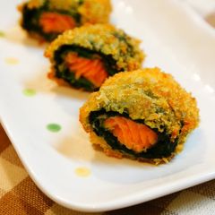 A picture of Cheese-Flavored Fried Salmon and Spinach.