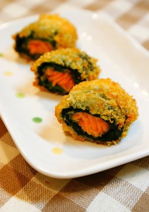 A picture of Cheese-Flavored Fried Salmon and Spinach.