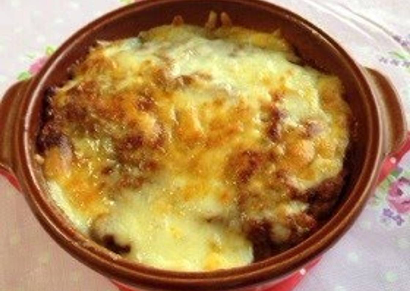 Potato Gratin Made with Leftover Meat Sauce