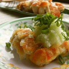 A picture of Soft and Crispy Chicken Breast Topped with Grated Radish.