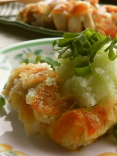 A picture of Soft and Crispy Chicken Breast Topped with Grated Radish.