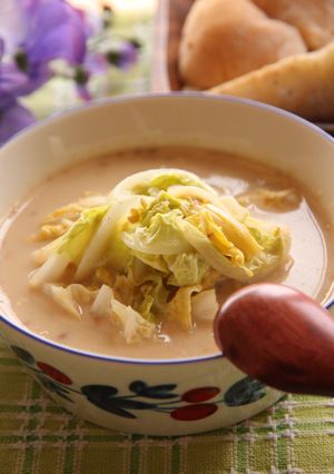A picture of Warming Sesame Soy Milk Soup with Chinese Cabbage.