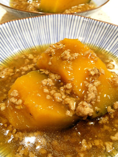 A picture of Cooked in One Pan! Kabocha Squash with Ground Meat Ankake Sauce.