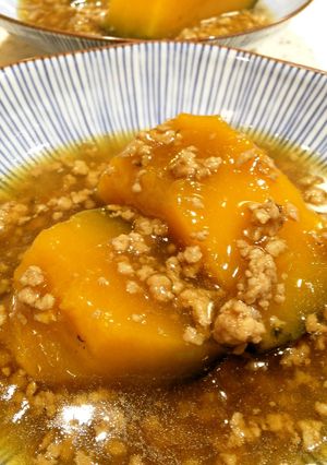 A picture of Cooked in One Pan! Kabocha Squash with Ground Meat Ankake Sauce.