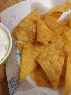 Una foto de Nachos con crema de queso de cabra