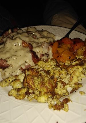A picture of The Best Biscuits, Gravy, Sausage and Bell Peppers EVER! 🙂.