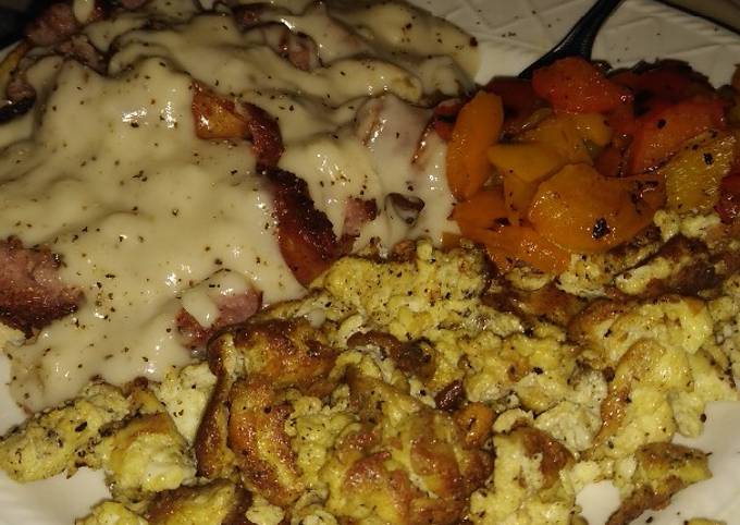 The Best Biscuits, Gravy, Sausage and Bell Peppers EVER! ๐