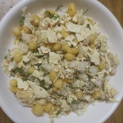 A picture of Papad churi.