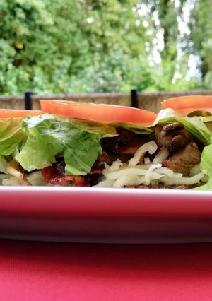 Una foto de Submarino picante con sobras de carne y verduras