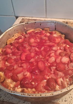 Una foto de Tarta crocanta de frutillas 🍓🍓