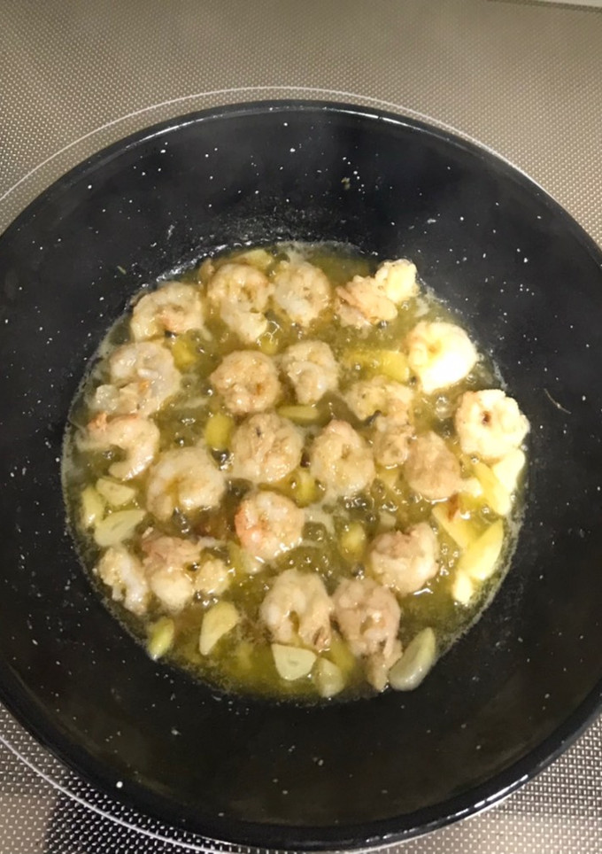 Una foto de Gambas al ajillo