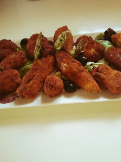 Una foto de Croquetas (irregulares) de trigueros y jamón serrano