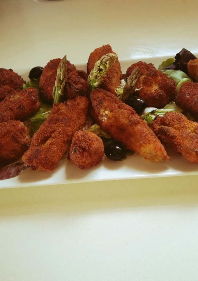 Una foto de Croquetas (irregulares) de trigueros y jamón serrano