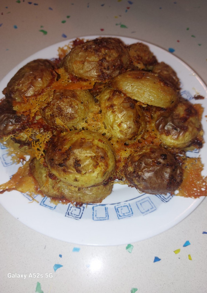 Una foto de Patatas crujientes parmesana