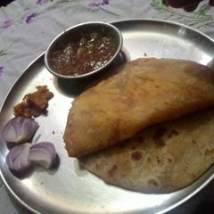 A picture of Aloo paratha.