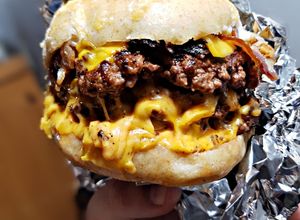 Una foto de Hamburguesas caseras + Toppings