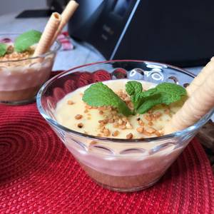 Natillas de turrón sobre compota de manzana en MyCook