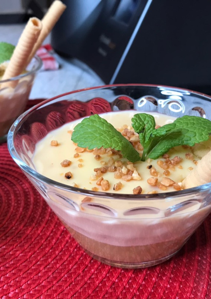 Una foto de Natillas de turrón sobre compota de manzana en MyCook