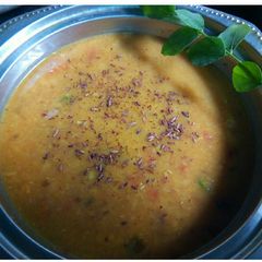 A picture of Dal fry.