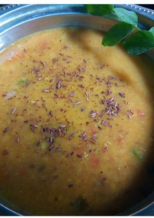 A picture of Dal fry.