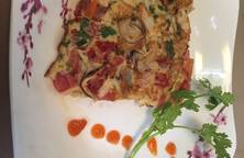 “Pizza“ trứng chiên nấm rơm, cà chua
(-_-)