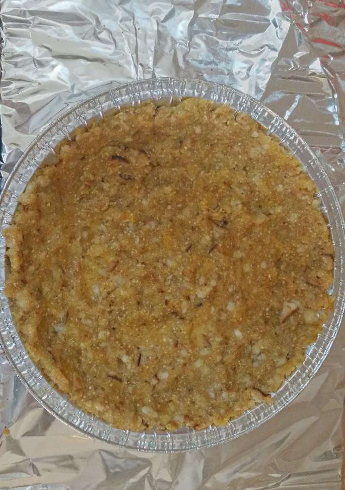 A picture of Matzos pie shell.