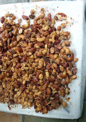 A picture of Honey Spiced Nut Mix.