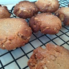 A picture of Simple Peanut Butter Cookies.