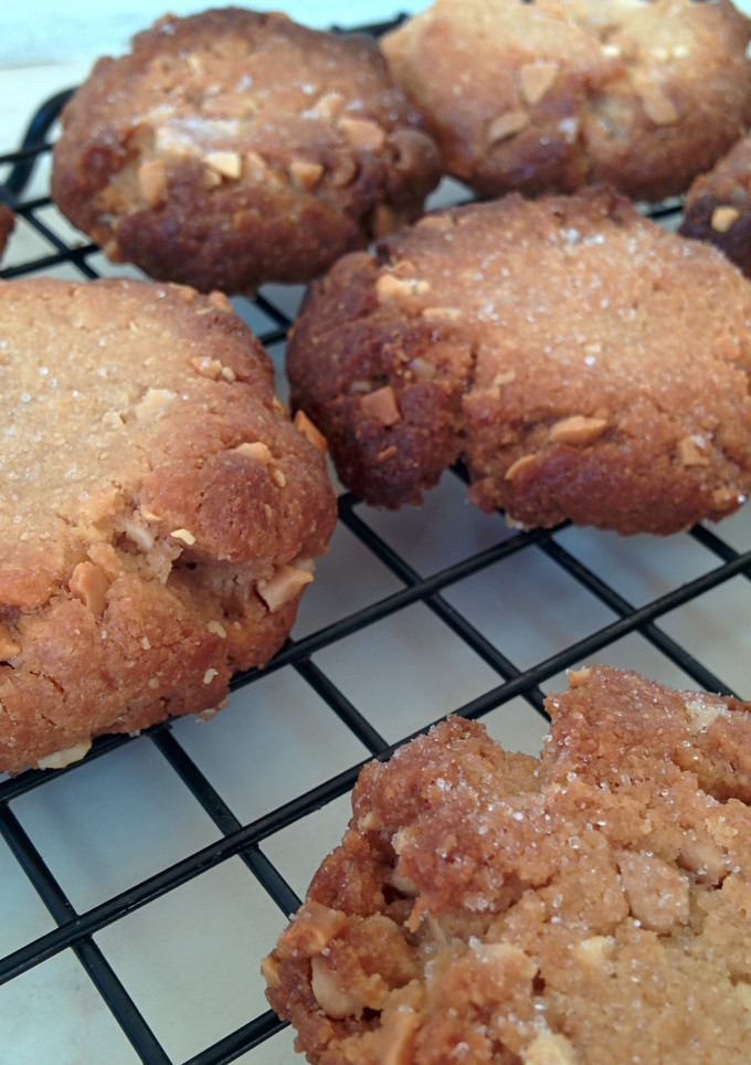 A picture of Simple Peanut Butter Cookies.