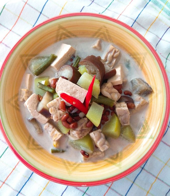 Isroillik porno yulduz rus diskotekasida orgiya uyushtirdi.