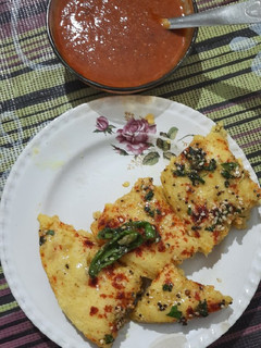 ઓટ્સ બેસન ઢોકળા (Oats Besan Dhokla Recipe In Gujarati) રેસીપી મુખ્ય ફોટો
