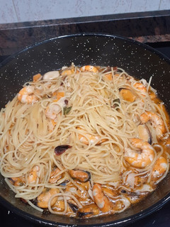 Una foto de Espaguetis frutti di mare