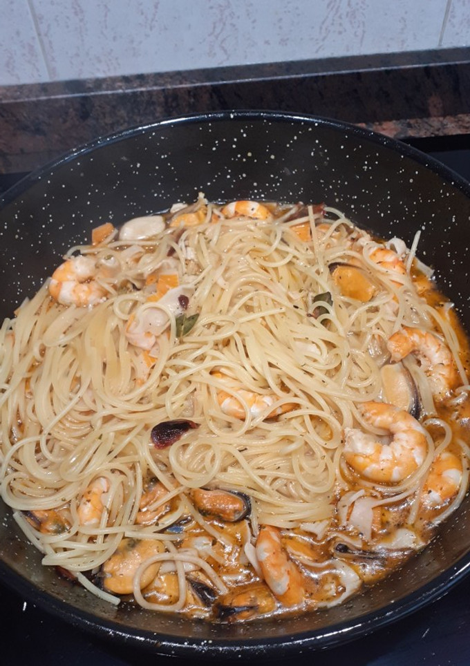 Una foto de Espaguetis frutti di mare