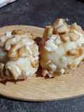 Bolitas de Queso rellenas y rebozadas en Nuez