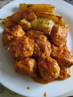 Una foto de Albóndigas con salsa de almendras