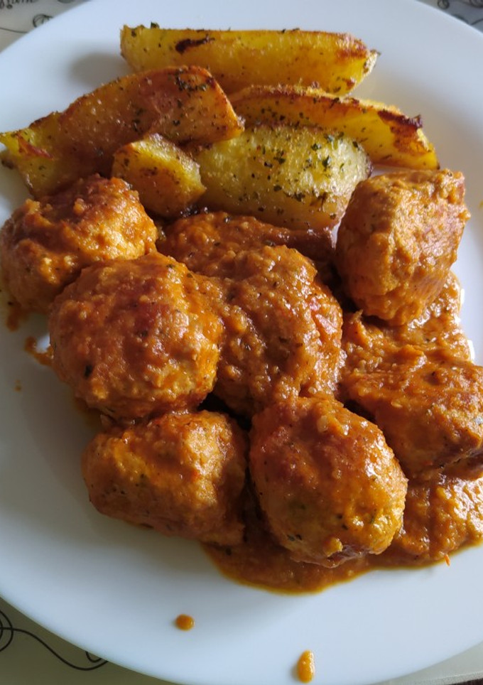 Una foto de Albóndigas con salsa de almendras