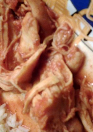 A picture of SO JUICY slow cooker chicken.
