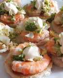 Canapés de langostinos y huevo duro