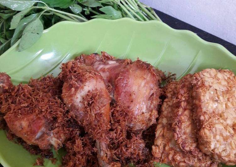 Ayam goreng serundeng