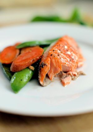 A picture of Salmon with Vegetables.