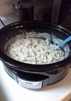 A picture of Easy Yummy Crock-Pot Chicken Alfredo.