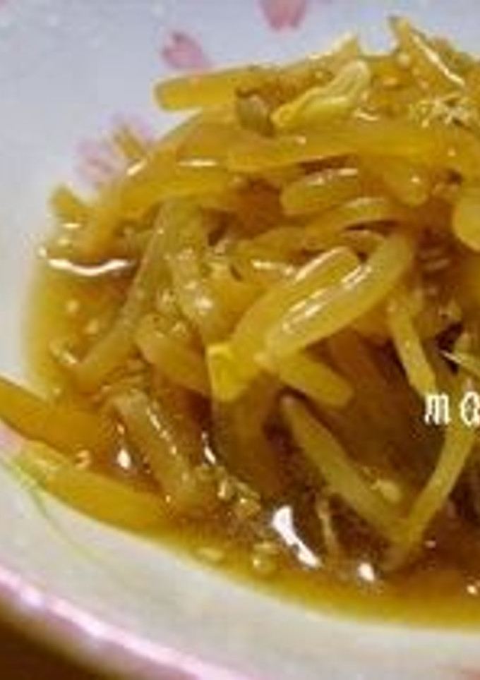 A picture of Bean Sprouts With Sesame Vingar Soy Sauce.